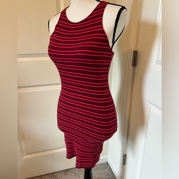 Topshop Dresses & Skirts - Topshop bodycon short red and pink striped dress